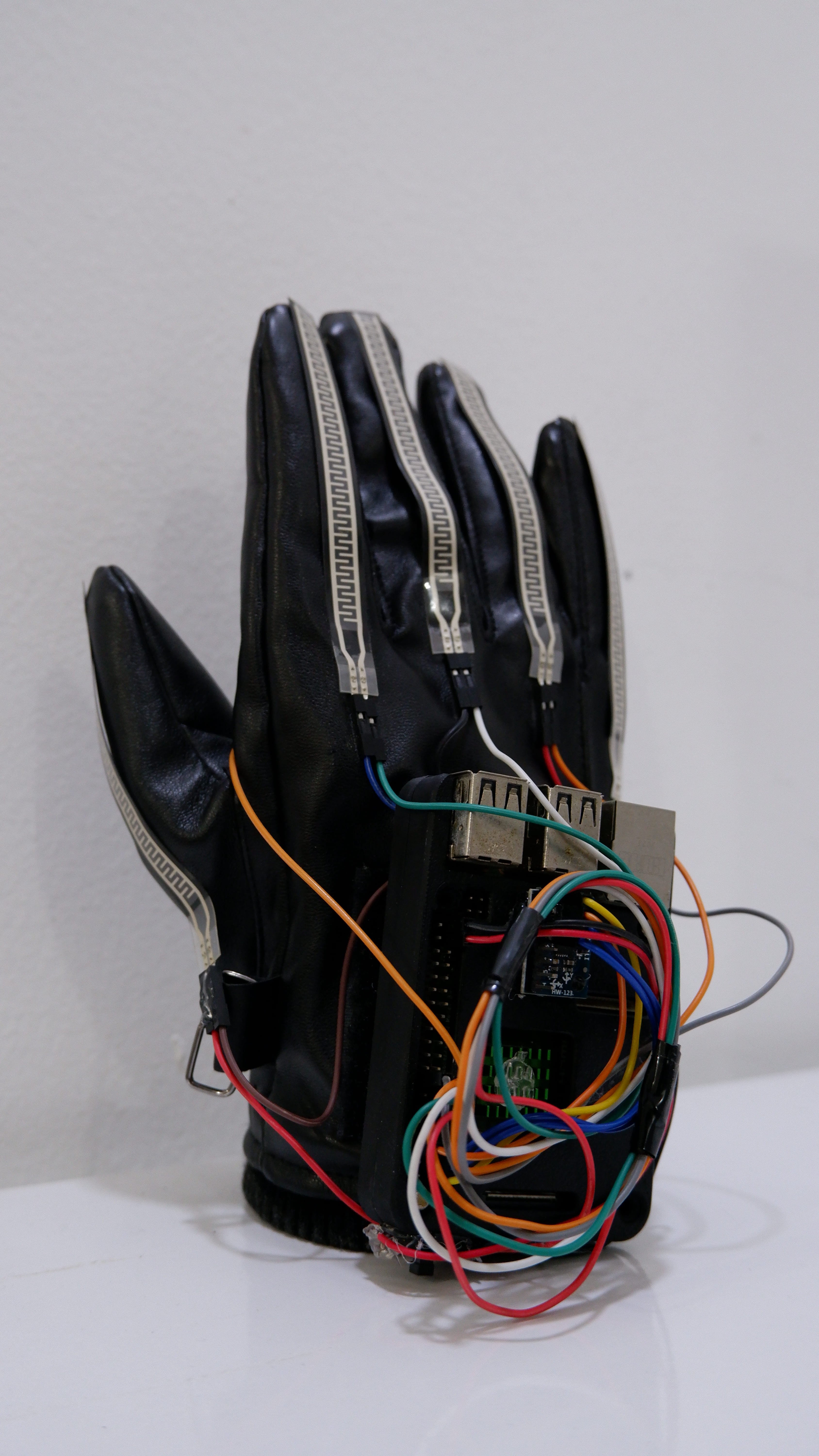 AXIS Smart Glove